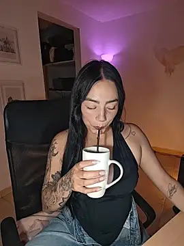 Snapshot of helena_smith chatting on June 12, 3:37 am helena smith online show from June 12, 3:37 am