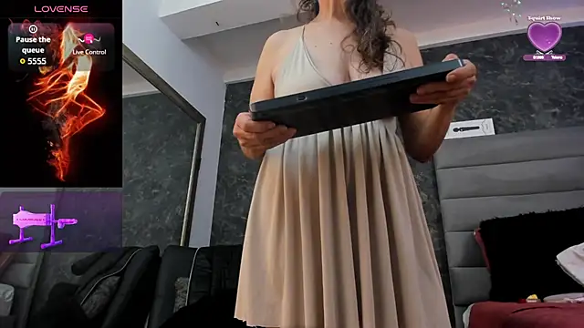 Bella Evans  online show from September 19, 11:09 pm