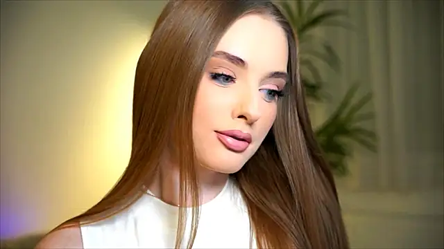 petitegonwiild online show from September 25, 7:31 pm