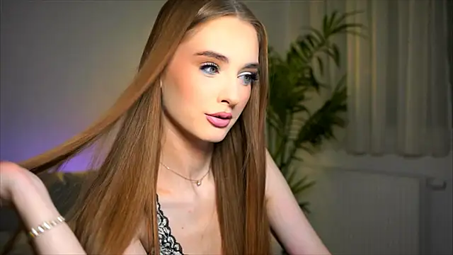 petitegonwiild online show from April 13, 4:22 pm