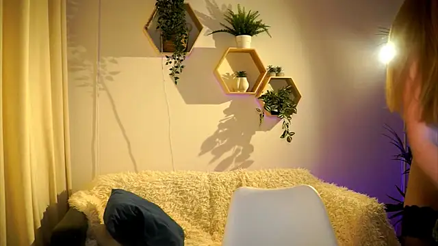 petitegonwiild online show from February 14, 5:57 pm