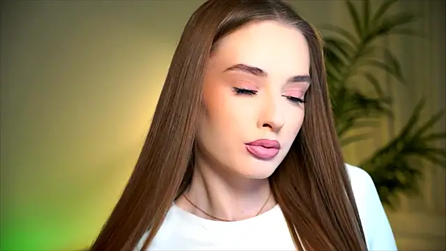 Snapshot of petitegonwiild chatting on October 26, 7:25 pm petitegonwiild online show from October 26, 7:25 pm