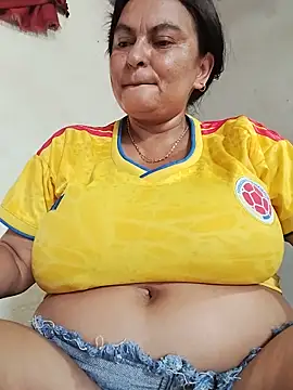 Snapshot of Horny-Mommy-Dirty chatting on June 10, 2:40 pm Horny-Mommy-Dirty online show from June 10, 2:40 pm