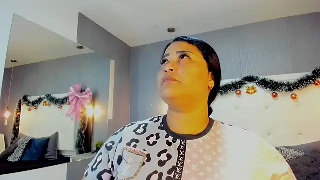 Snapshot of Clarigil chatting on December 19, 10:01 pm Clarigil online show from December 19, 10:01 pm