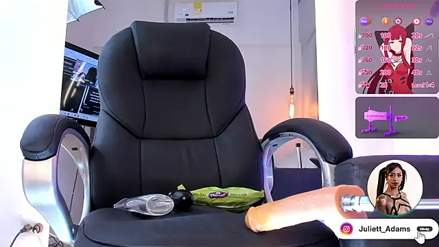 Snapshot of Juliett_Adams_ chatting on December 14, 9:53 pm Juliett Adams online show from December 14, 9:53 pm