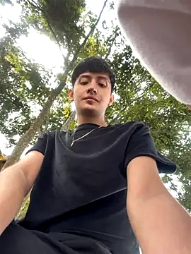 Snapshot of HotStar_yes chatting on November 3, 3:04 pm HotStar yes online show from November 3, 3:04 pm