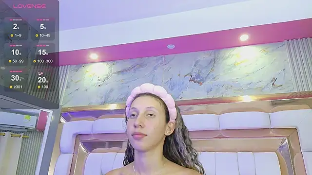 Beautifulskinny18 online show from April 6, 7:48 pm