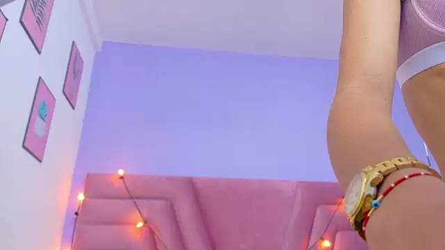 Beautifulskinny18 online show from November 18, 7:50 pm