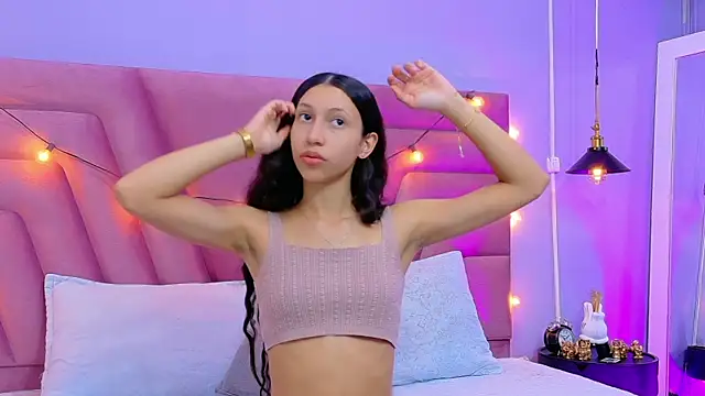 Snapshot of Beautifulskinny18 chatting on October 19, 7:38 pm Beautifulskinny18 online show from October 19, 7:38 pm