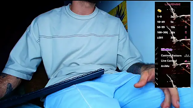 Snapshot of Thomass00 chatting on January 8, 2:28 am Thomass00 online show from January 8, 2:28 am