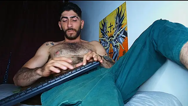 Snapshot of Thomass00 chatting on February 3, 3:04 am Thomass00 online show from February 3, 3:04 am