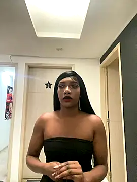 TIFFANYYSTAR online show from December 4, 5:45 pm