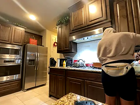 wynterheat online show from December 15, 3:56 am