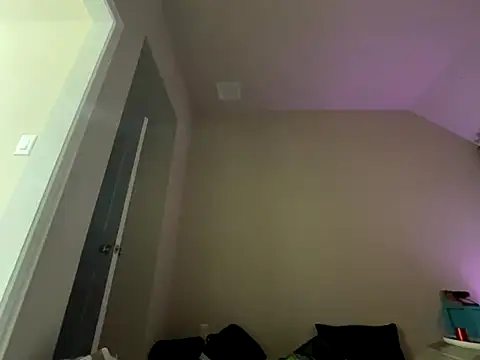 wynterheat online show from October 20, 6:04 am