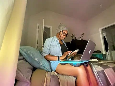 Snapshot of wynterheat chatting on September 10, 8:52 pm wynterheat online show from September 10, 8:52 pm