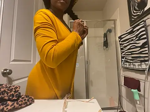Snapshot of wynterheat chatting on June 13, 1:53 pm wynterheat online show from June 13, 1:53 pm
