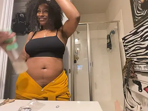 Snapshot of wynterheat chatting on June 14, 1:57 am wynterheat online show from June 14, 1:57 am
