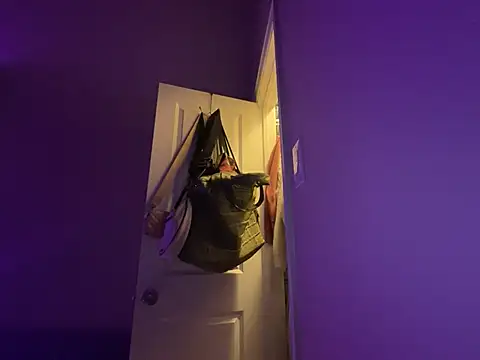 wynterheat online show from March 13, 12:10 pm