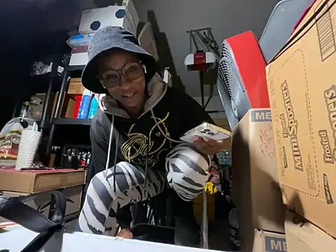 wynterheat online show from October 30, 5:06 am