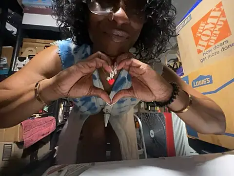 Snapshot of wynterheat chatting on April 27, 9:46 pm wynterheat online show from April 27, 9:46 pm
