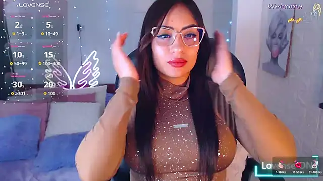 Snapshot of Paulina_627 chatting on April 19, 6:10 pm Paulina 627 online show from April 19, 6:10 pm