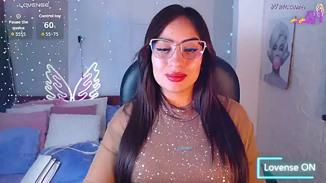 Snapshot of Paulina_627 chatting on April 19, 4:30 pm Paulina 627 online show from April 19, 4:30 pm