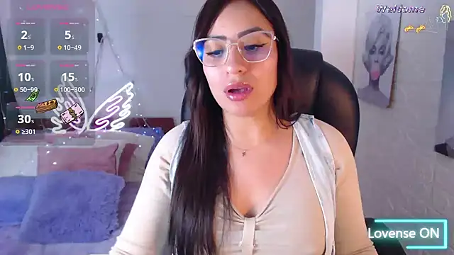 Snapshot of Paulina_627 chatting on April 12, 4:21 pm Paulina 627 online show from April 12, 4:21 pm