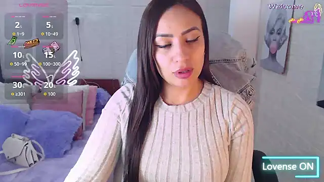 Snapshot of Paulina_627 chatting on April 5, 5:41 pm Paulina 627 online show from April 5, 5:41 pm