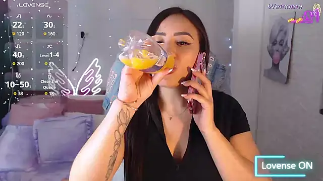 Snapshot of Paulina_627 chatting on May 1, 5:29 pm Paulina 627 online show from May 1, 5:29 pm