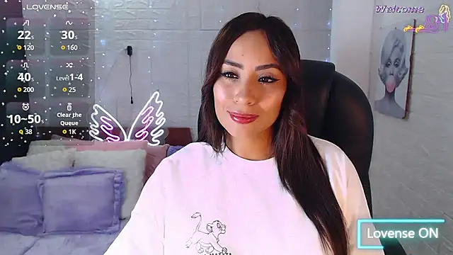 Snapshot of Paulina_627 chatting on June 3, 4:44 pm Paulina 627 online show from June 3, 4:44 pm
