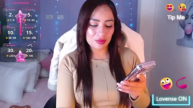 Snapshot of Paulina_627 chatting on February 15, 5:01 pm Paulina 627 online show from February 15, 5:01 pm