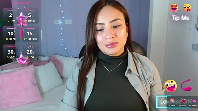 Snapshot of Paulina_627 chatting on November 8, 3:48 pm Paulina 627 online show from November 8, 3:48 pm