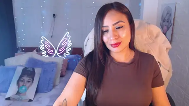 Snapshot of Paulina_627 chatting on May 22, 6:06 pm Paulina 627 online show from May 22, 6:06 pm