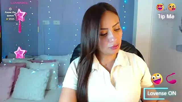 Snapshot of Paulina_627 chatting on November 17, 2:32 pm Paulina 627 online show from November 17, 2:32 pm