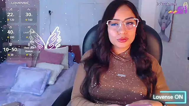 Snapshot of Paulina_627 chatting on May 8, 4:55 pm Paulina 627 online show from May 8, 4:55 pm