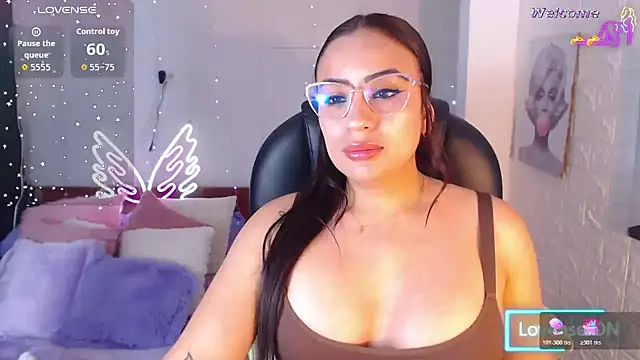 Snapshot of Paulina_627 chatting on May 4, 4:54 pm Paulina 627 online show from May 4, 4:54 pm
