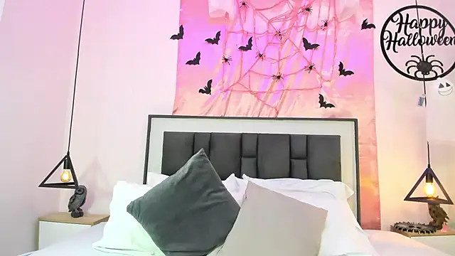 Snapshot of Ayla_martinez chatting on November 4, 2:15 am Ayla martinez online show from November 4, 2:15 am
