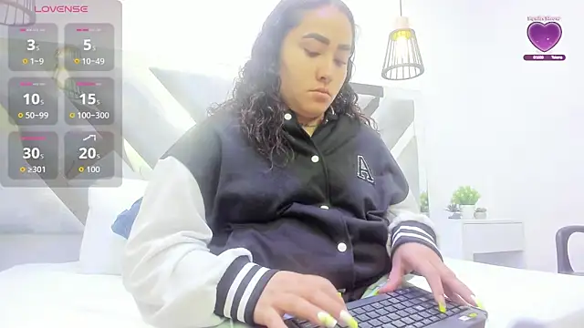 Snapshot of Ayla_martinez chatting on September 9, 1:49 am Ayla martinez online show from September 9, 1:49 am