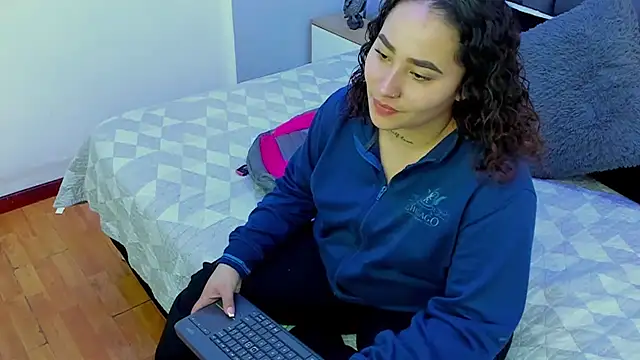 Snapshot of Ayla_martinez chatting on March 20, 1:24 am Ayla martinez online show from March 20, 1:24 am
