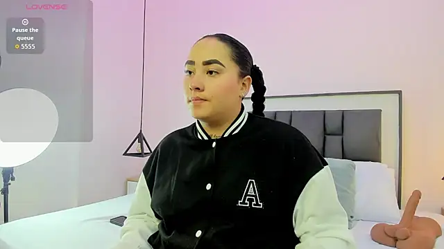 Snapshot of Ayla_martinez chatting on October 22, 2:33 am Ayla martinez online show from October 22, 2:33 am