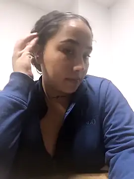 Snapshot of Ayla_martinez chatting on March 5, 8:10 am Ayla martinez online show from March 5, 8:10 am