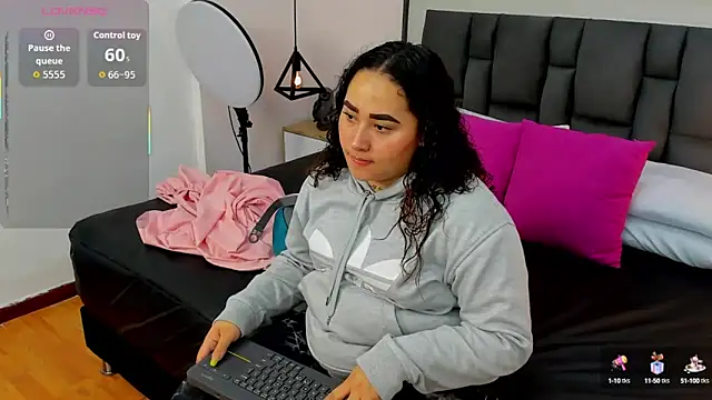 Snapshot of Ayla_martinez chatting on October 8, 2:02 am Ayla martinez online show from October 8, 2:02 am