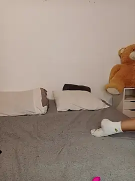 apriilhot online show from May 16, 1:37 am