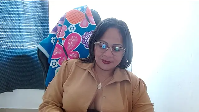 Snapshot of milf_ann48 chatting on March 5, 3:40 pm milf ann48 online show from March 5, 3:40 pm