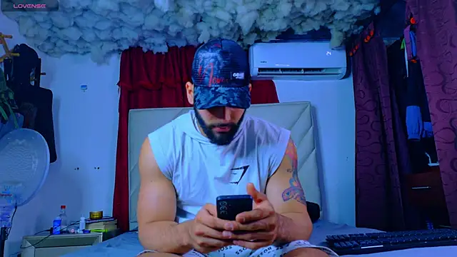Snapshot of Rich_boy01 chatting on May 30, 4:30 am Rich boy01 online show from May 30, 4:30 am