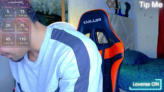 Rich boy01 online show from October 28, 9:25 pm