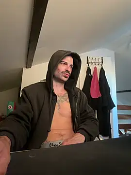 Snapshot of Greyoff chatting on June 20, 4:50 am Greyoff online show from June 20, 4:50 am