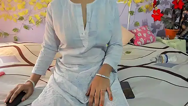 aarjulove online show from June 16, 10:15 am