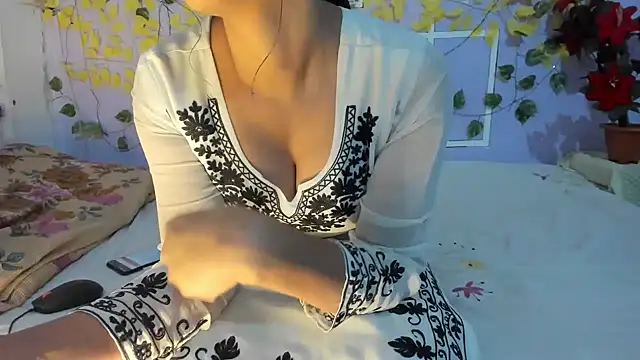 aarjulove online show from May 5, 11:24 am