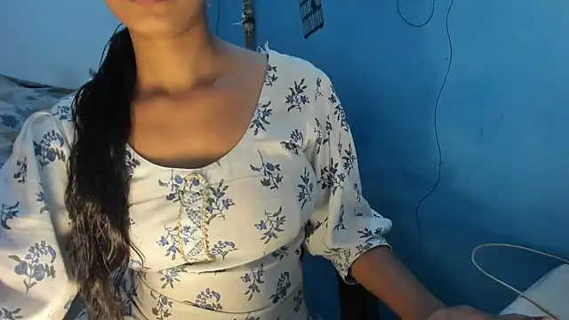 aarjulove online show from March 7, 5:07 pm